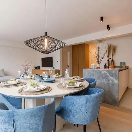 Lush 3bed/3bath Penthouse W Deck