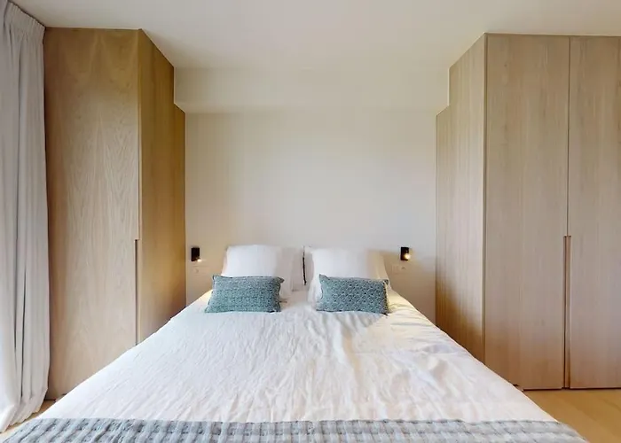 Lush 3bed/3bath Penthouse W Deck Apartment