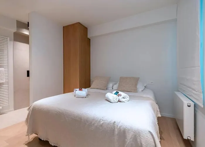 Apartment Lush 3bed/3bath Penthouse W Deck *