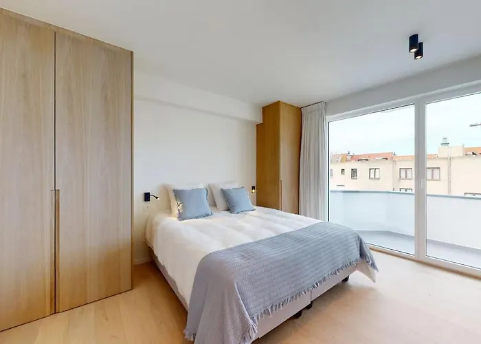 Lush 3bed/3bath Penthouse W Deck * Knokke-Heist