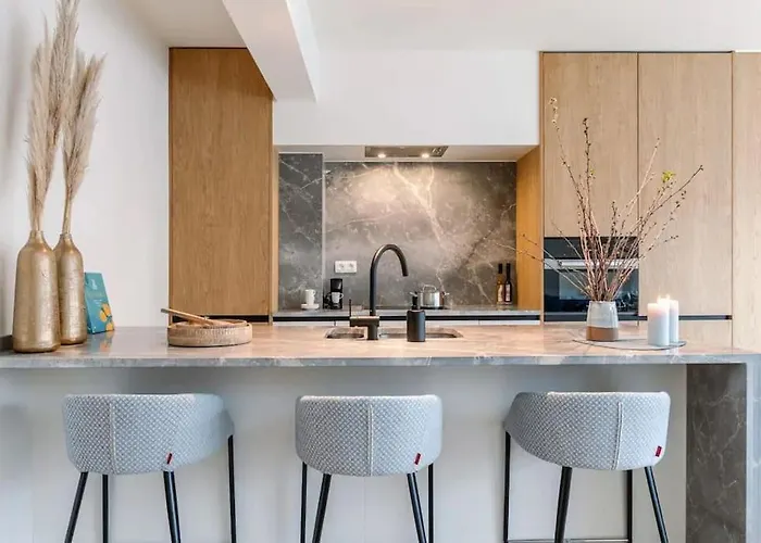 Apartment Lush 3bed/3bath Penthouse W Deck