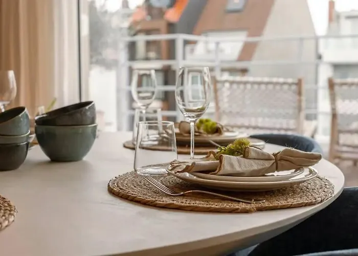 Lush 3bed/3bath Penthouse W Deck Apartment