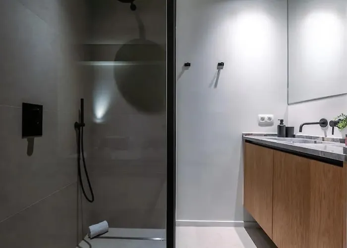 Apartment Lush 3bed/3bath Penthouse W Deck *