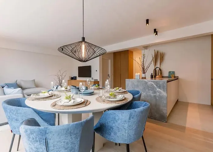 Lush 3bed/3bath Penthouse W Deck