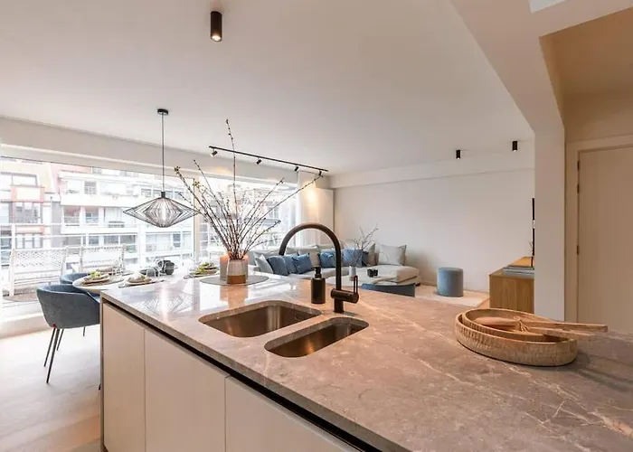 Apartment Lush 3bed/3bath Penthouse W Deck