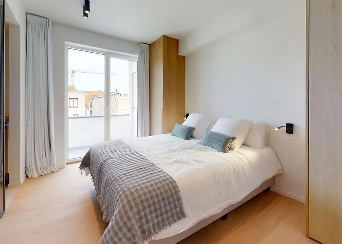 Lush 3bed/3bath Penthouse W Deck