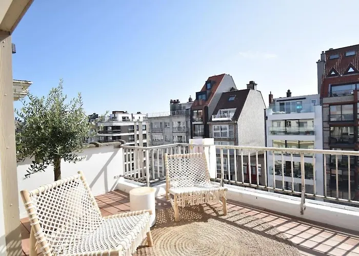 Apartment Lush 3bed/3bath Penthouse W Deck