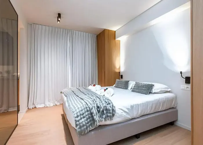 Apartment Lush 3bed/3bath Penthouse W Deck *